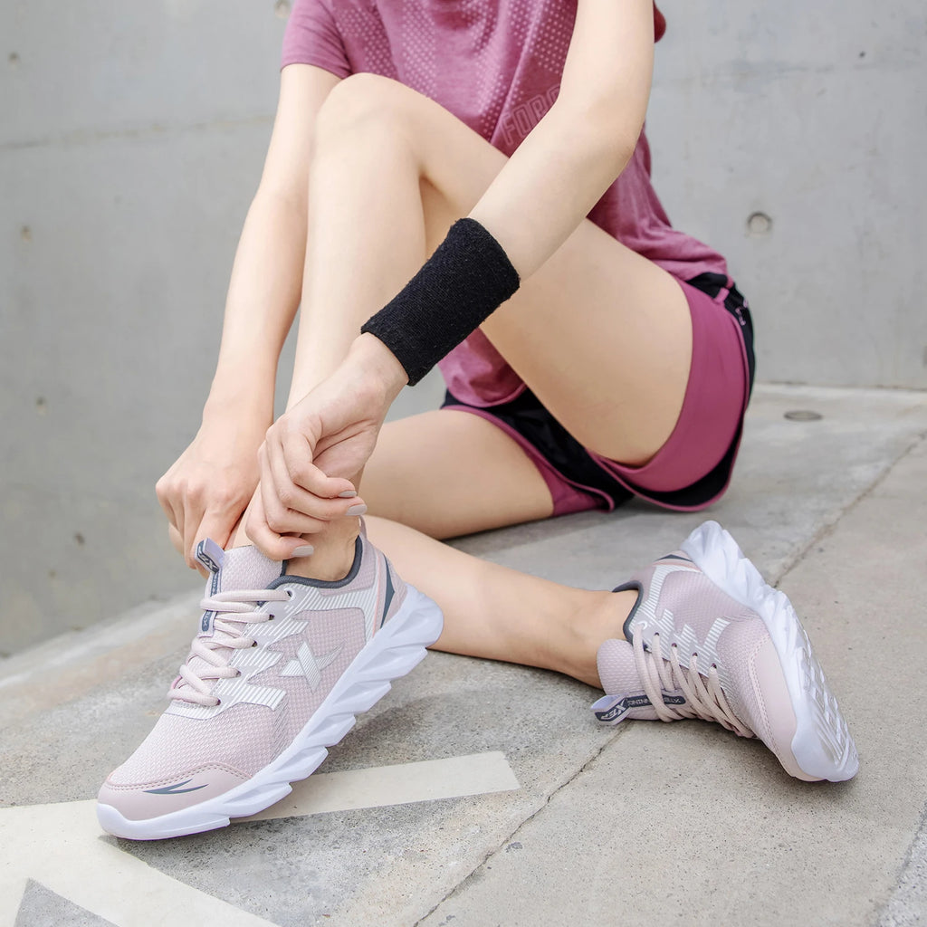 Tenis femenino Xtep esportivo.